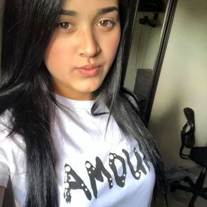 Meet your Posher, Yanira carlota